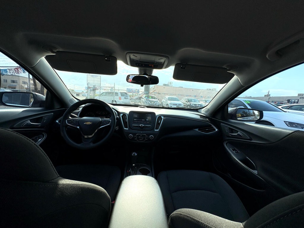 2017 Chevrolet Malibu Image 19