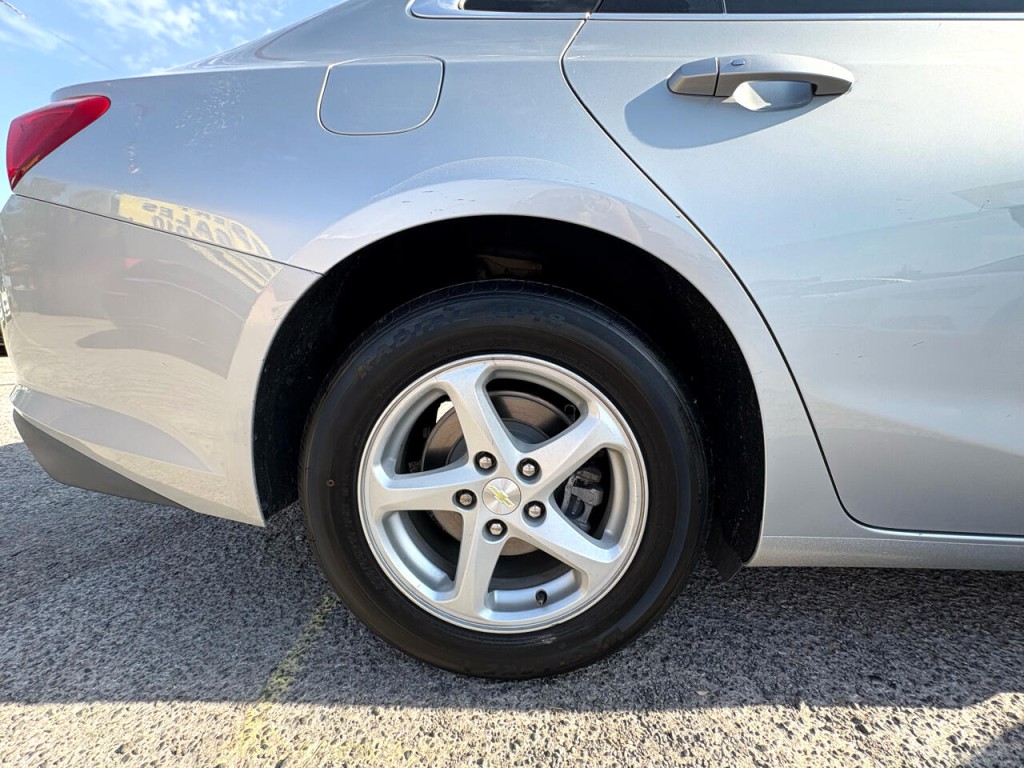 2017 Chevrolet Malibu Image 30