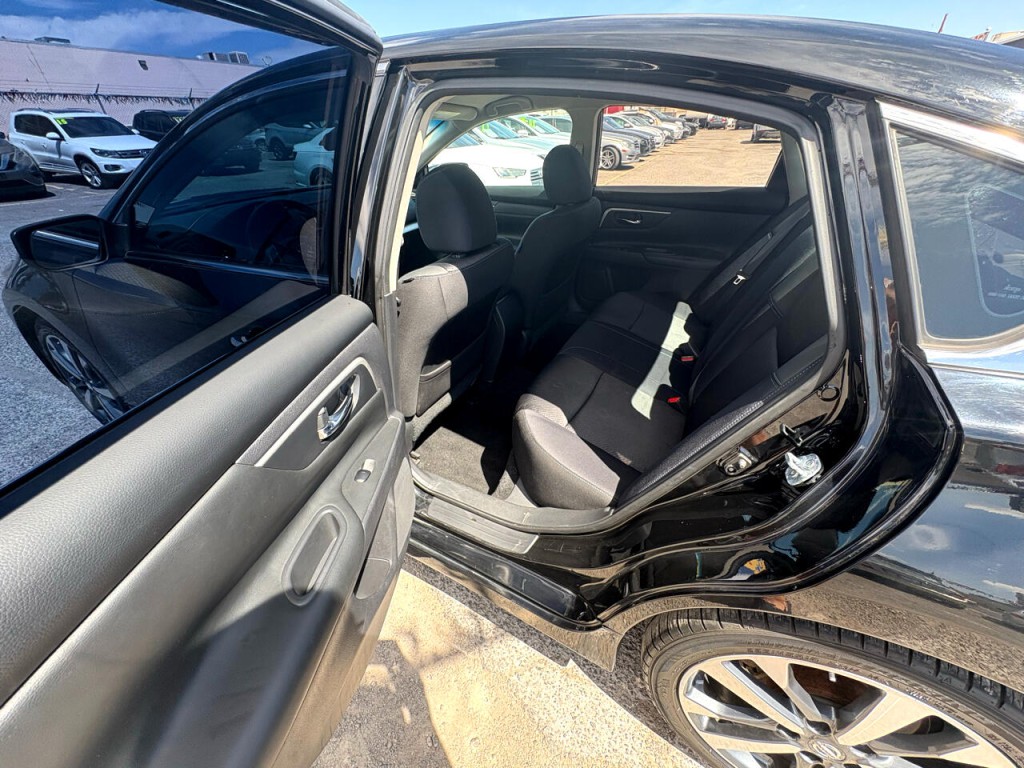 2016 Nissan Altima Image 24
