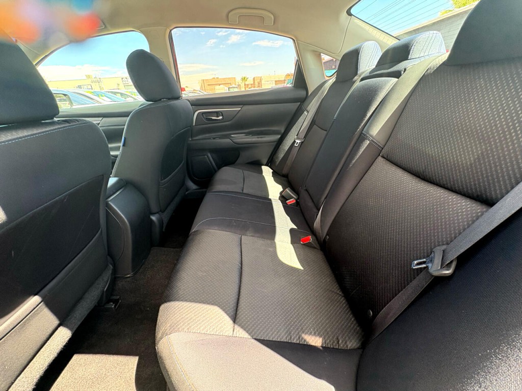 2016 Nissan Altima Image 25