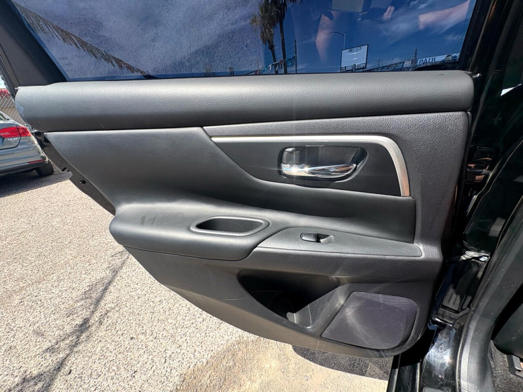 2016 Nissan Altima Image 28
