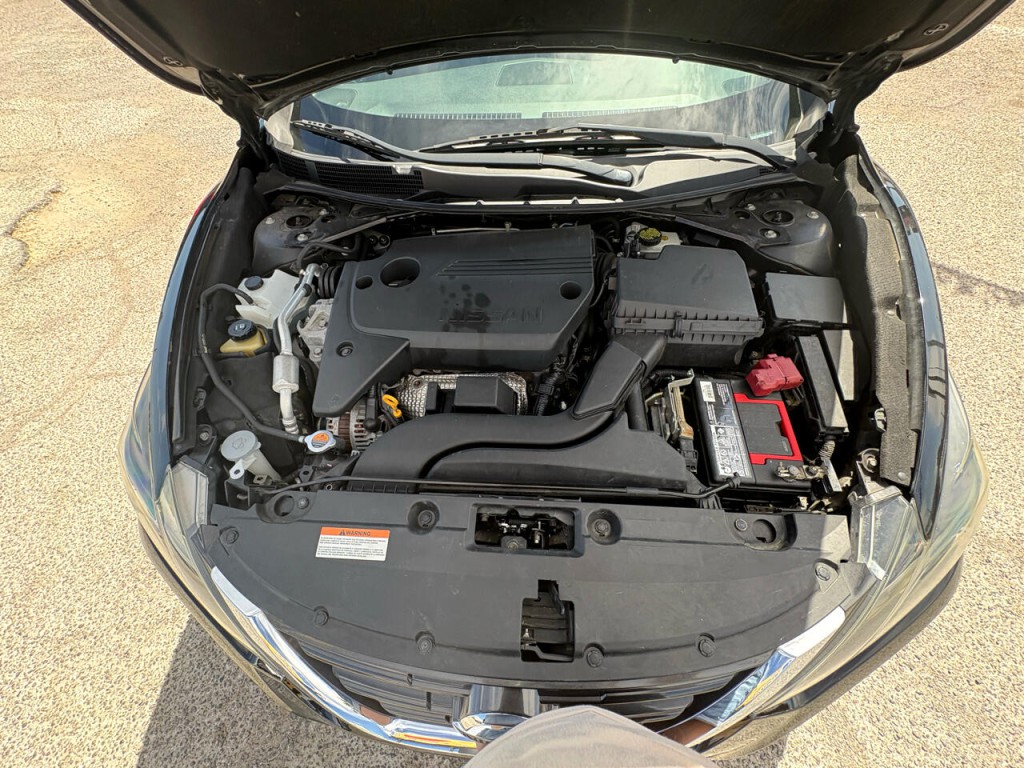 2016 Nissan Altima Image 32