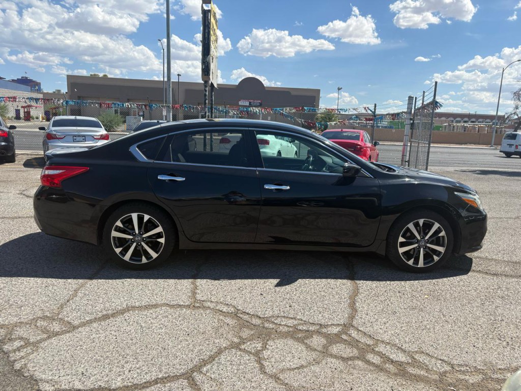 2016 Nissan Altima Image 9