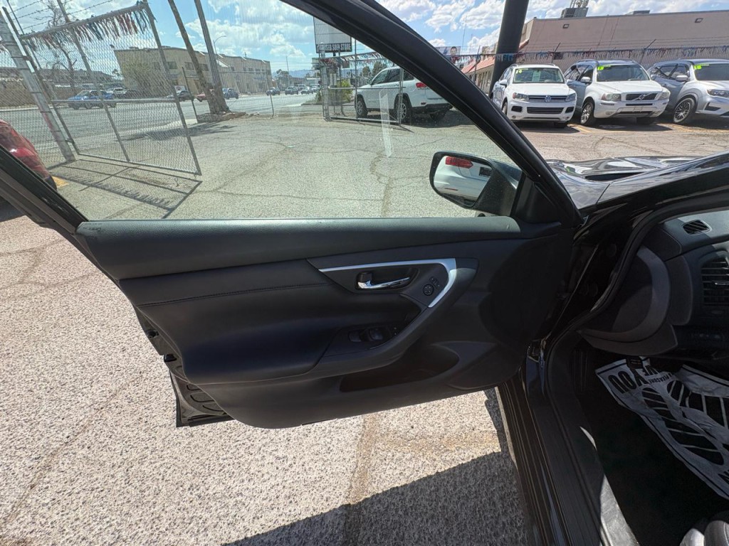 2016 Nissan Altima Image 12
