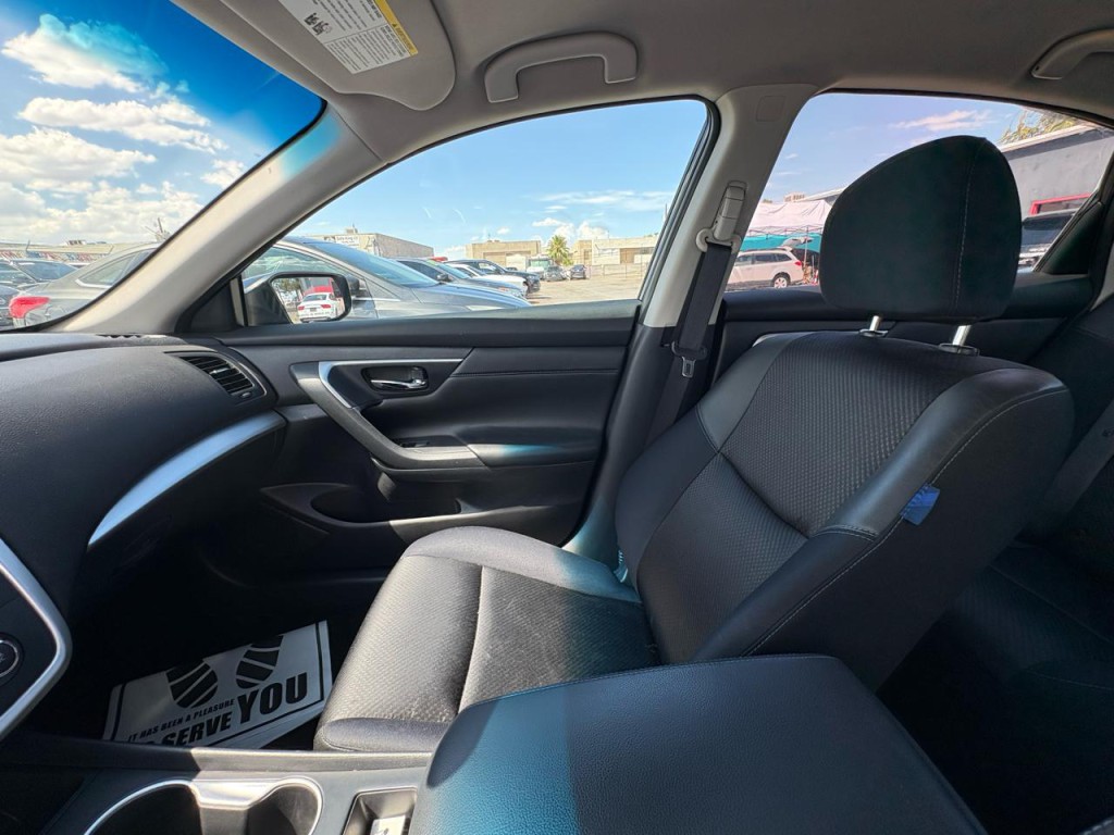2016 Nissan Altima Image 21