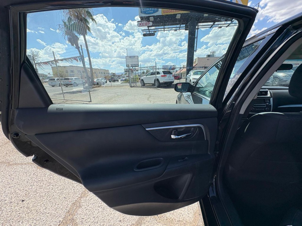 2016 Nissan Altima Image 26