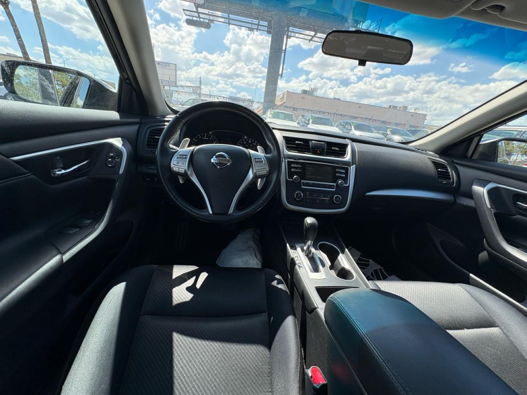 2016 Nissan Altima Image 28