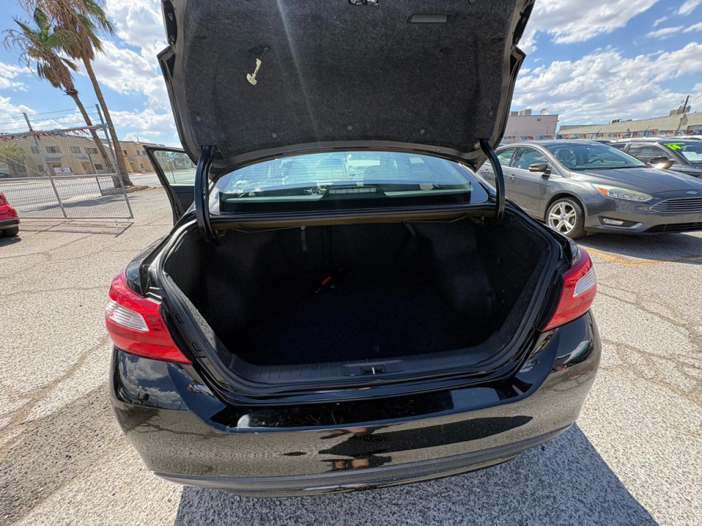 2016 Nissan Altima Image 32