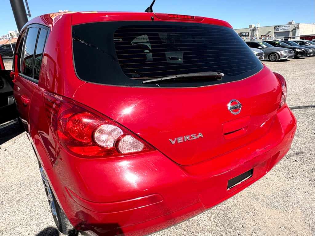 2012 Nissan Versa Image 4