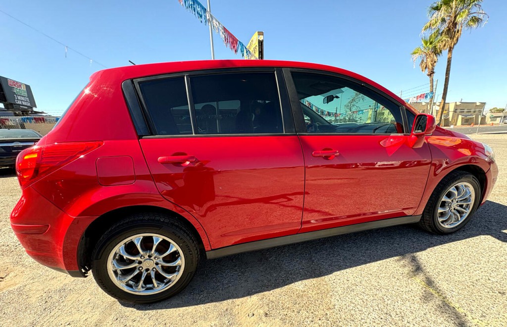 2012 Nissan Versa Image 6