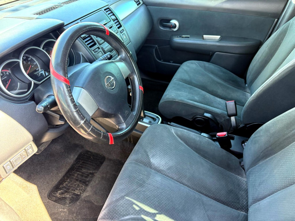 2012 Nissan Versa Image 9