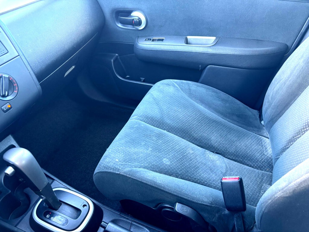 2012 Nissan Versa Image 11