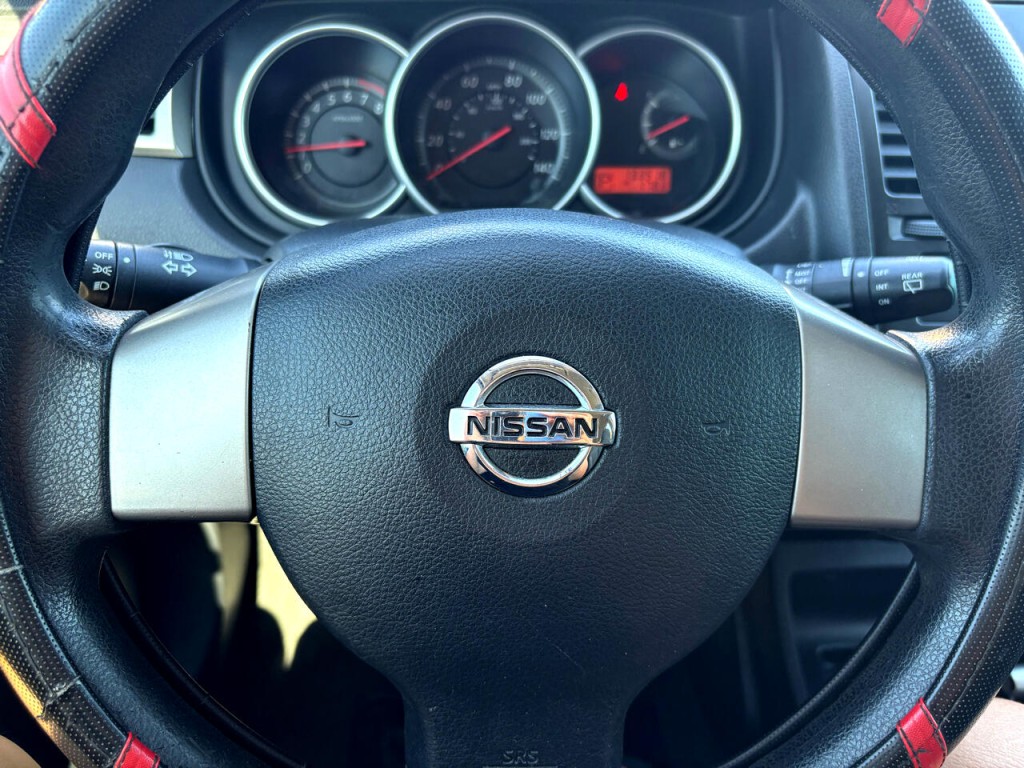 2012 Nissan Versa Image 13