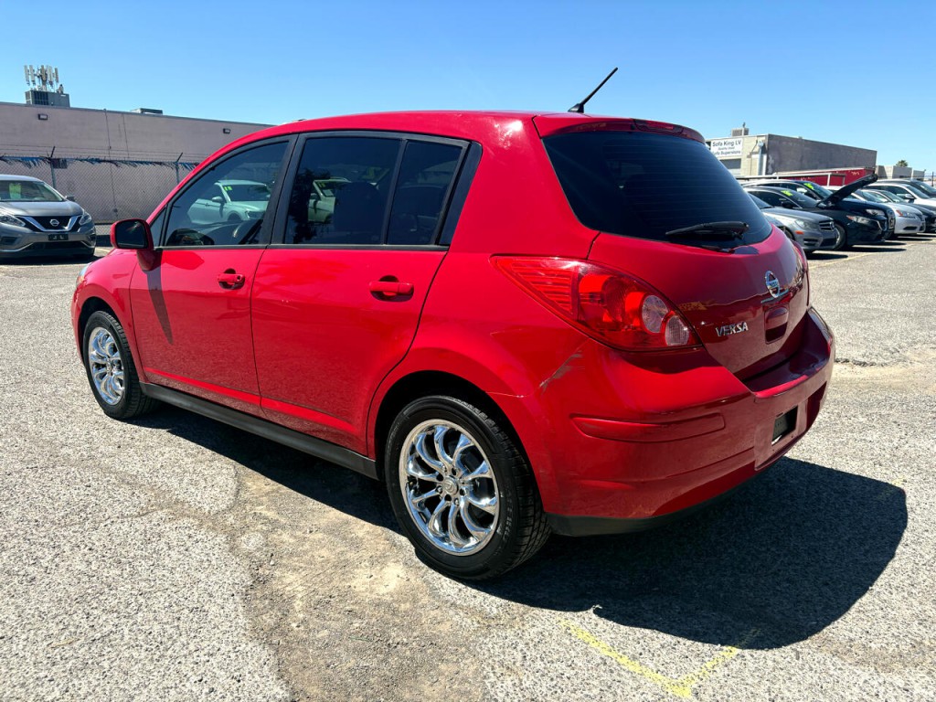 2012 Nissan Versa Image 16