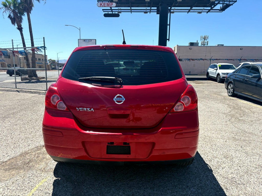 2012 Nissan Versa Image 17