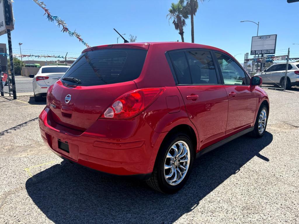 2012 Nissan Versa Image 18