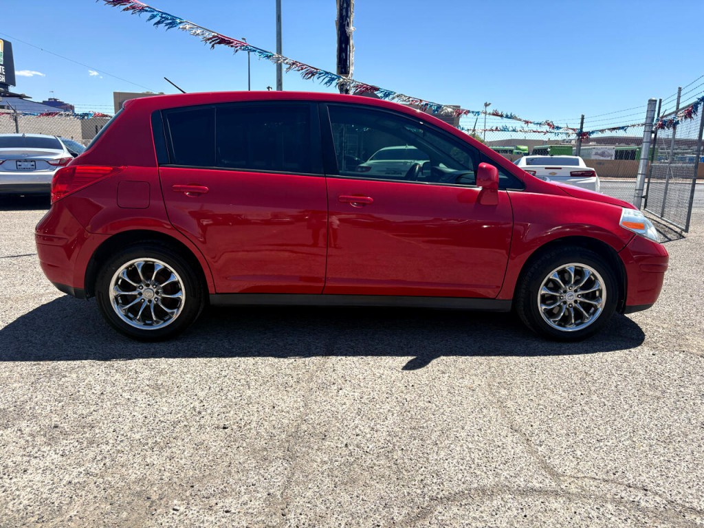 2012 Nissan Versa Image 19