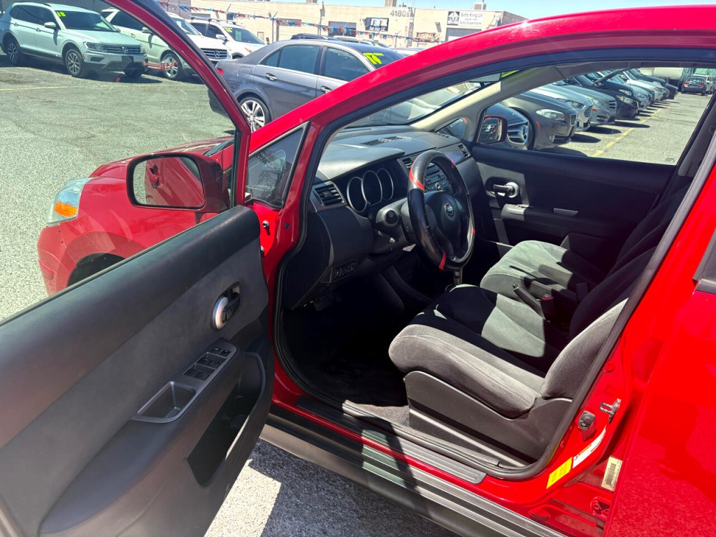 2012 Nissan Versa Image 22