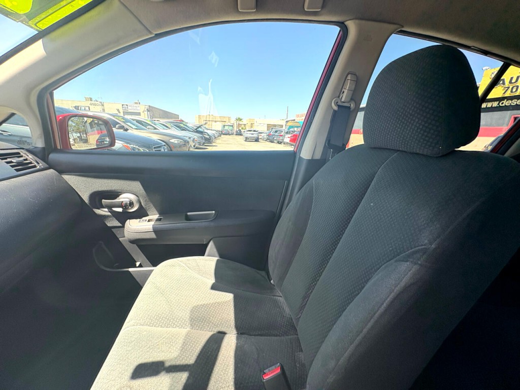 2012 Nissan Versa Image 30