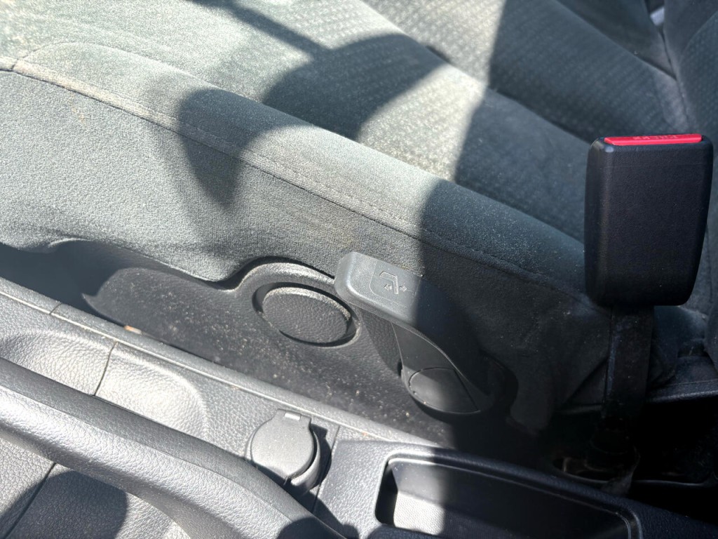 2012 Nissan Versa Image 32
