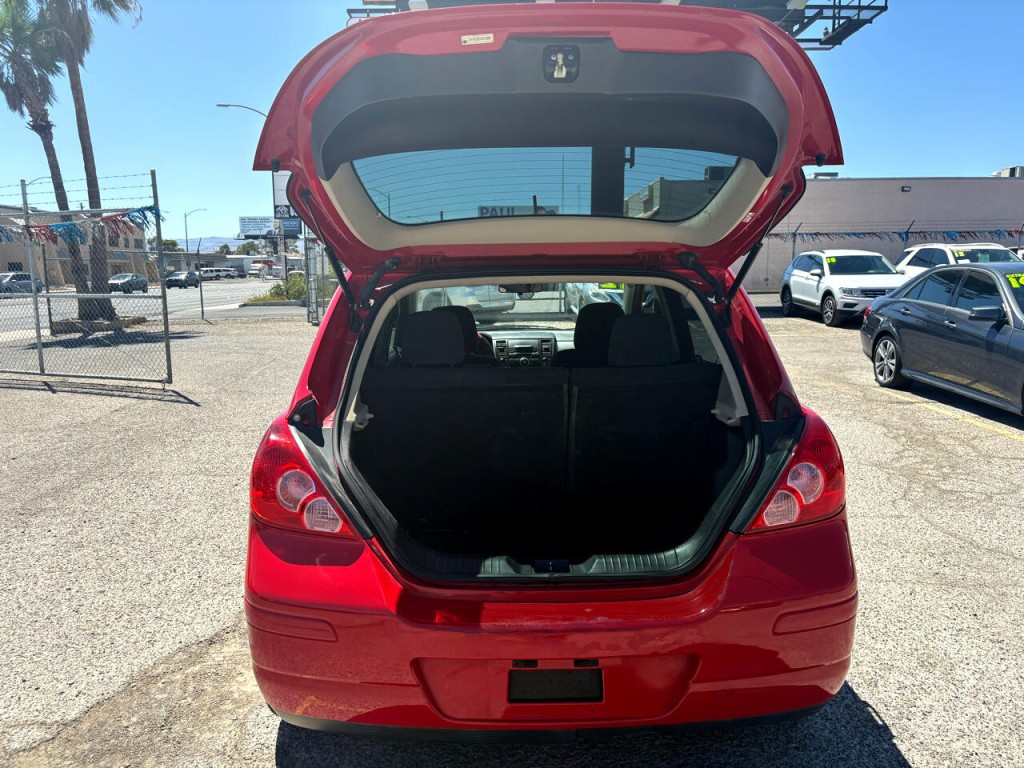 2012 Nissan Versa Image 34