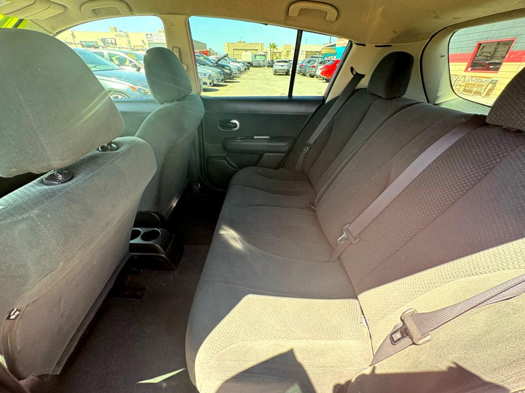 2012 Nissan Versa Image 37
