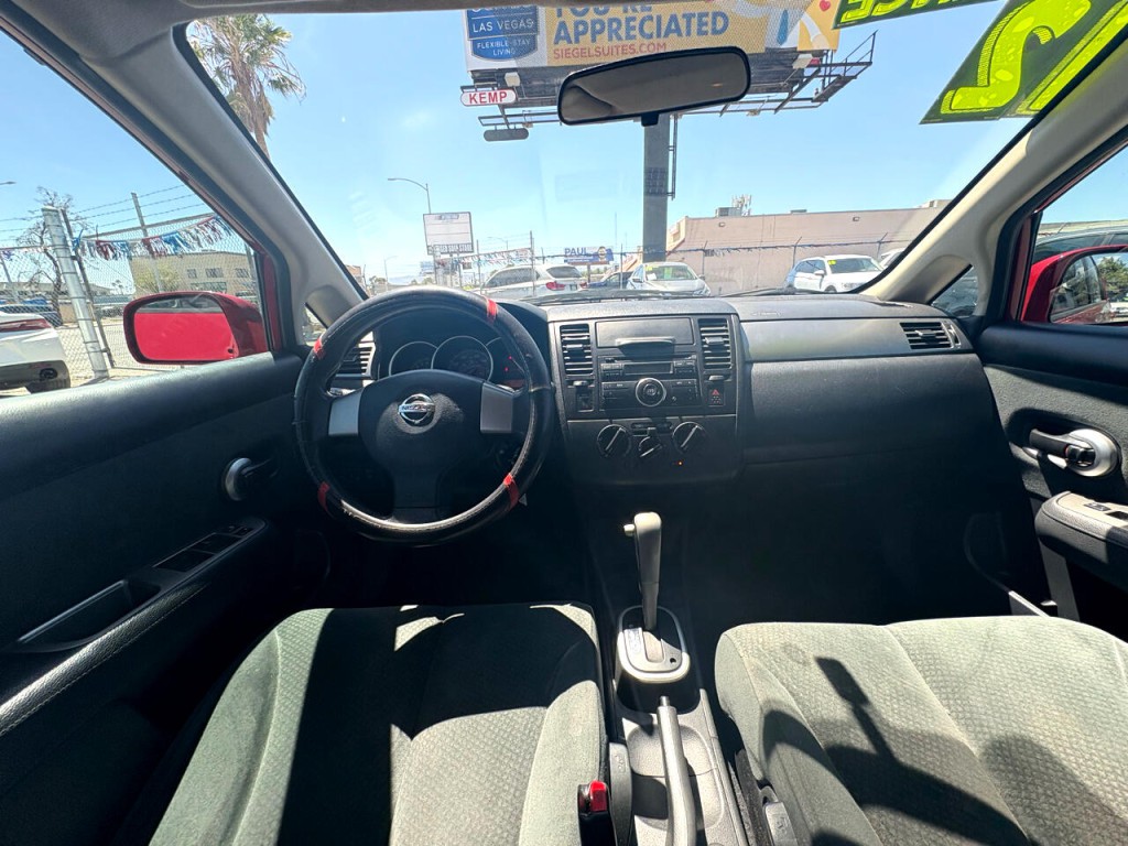 2012 Nissan Versa Image 38