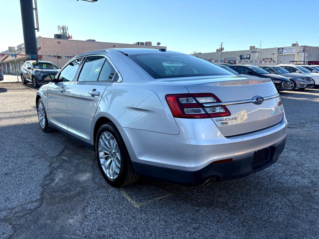 2017 Ford Taurus Image 4