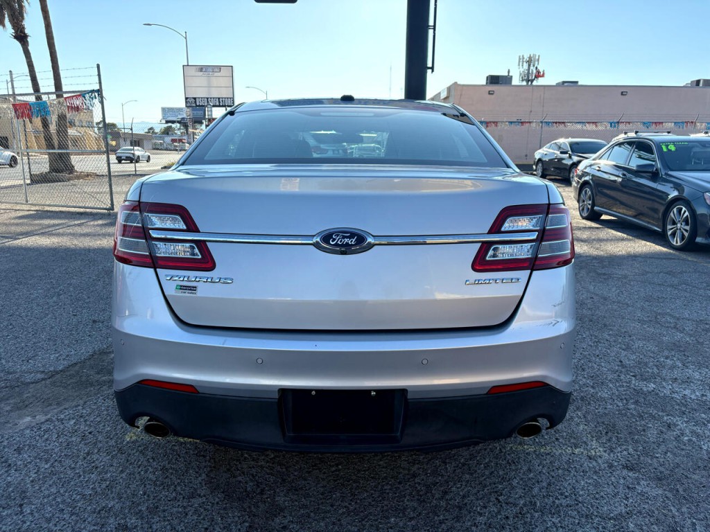 2017 Ford Taurus Image 5