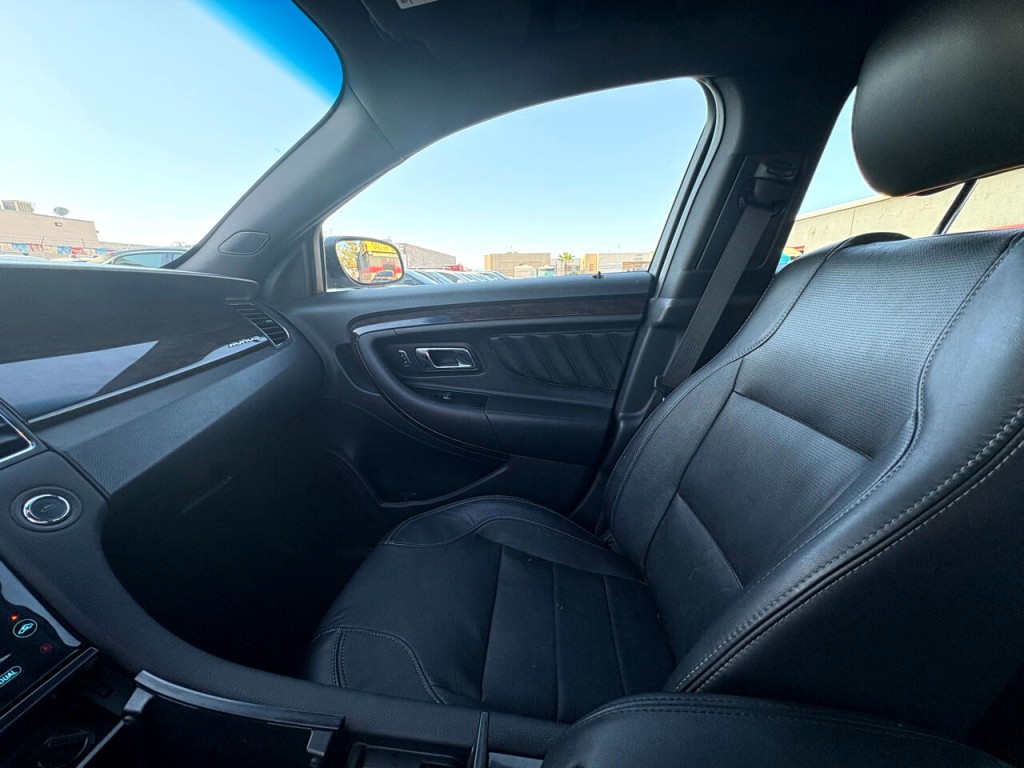 2017 Ford Taurus Image 19