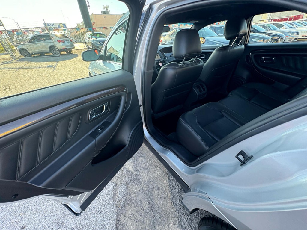 2017 Ford Taurus Image 21