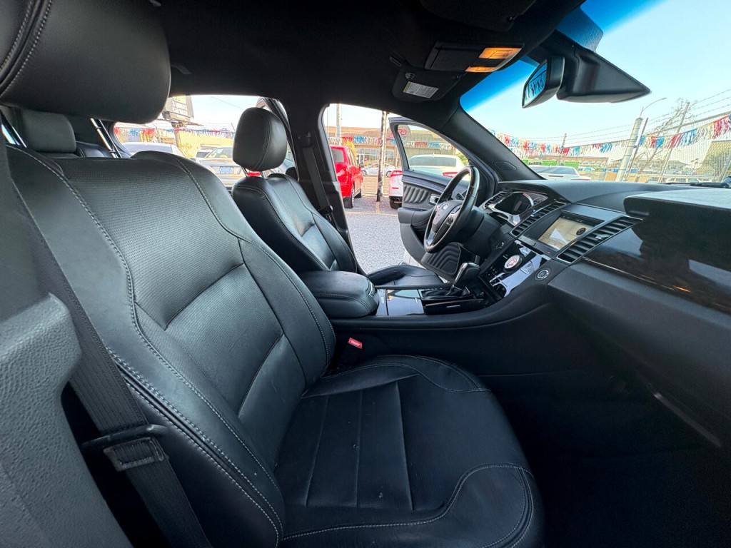 2017 Ford Taurus Image 29