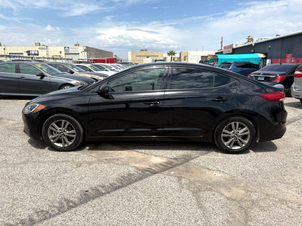 2018 Hyundai Elantra Image 3