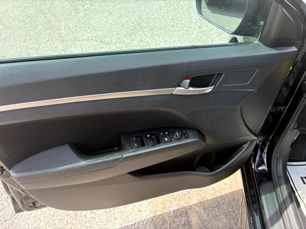 2018 Hyundai Elantra Image 11
