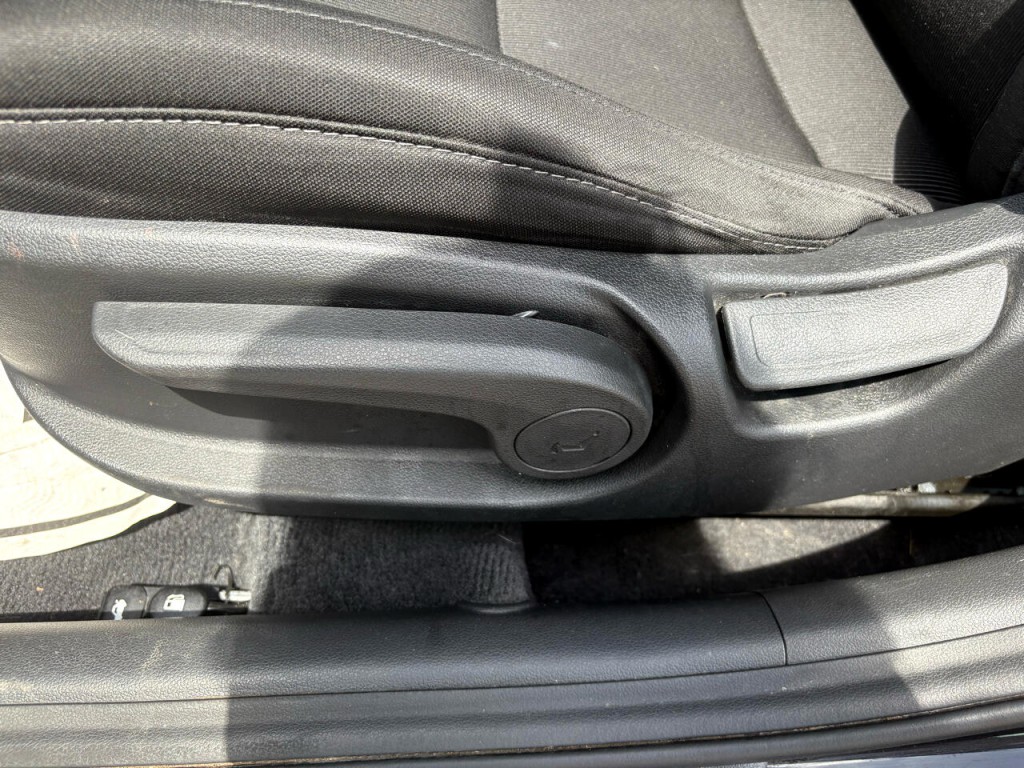 2018 Hyundai Elantra Image 12