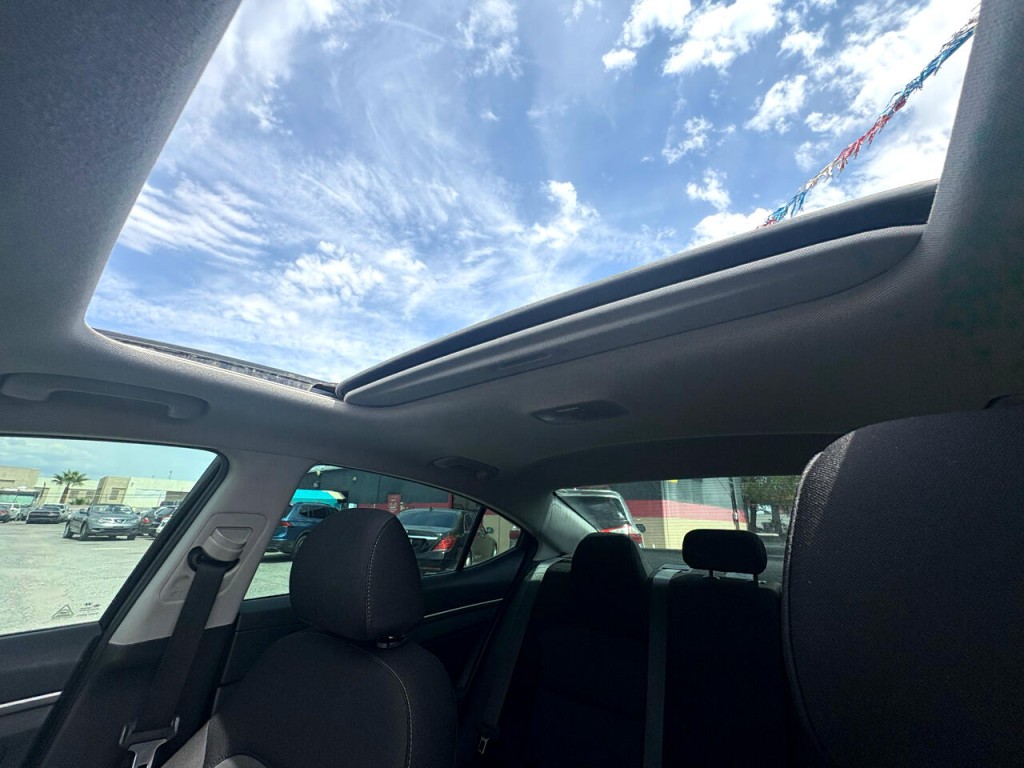 2018 Hyundai Elantra Image 15