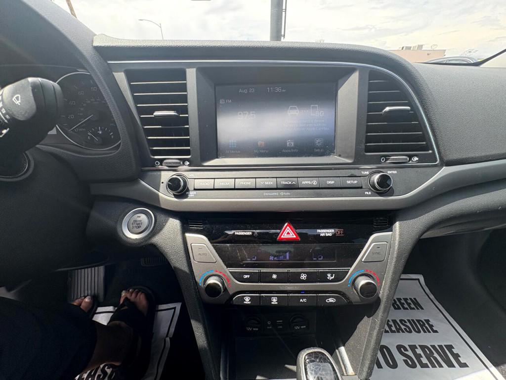 2018 Hyundai Elantra Image 17
