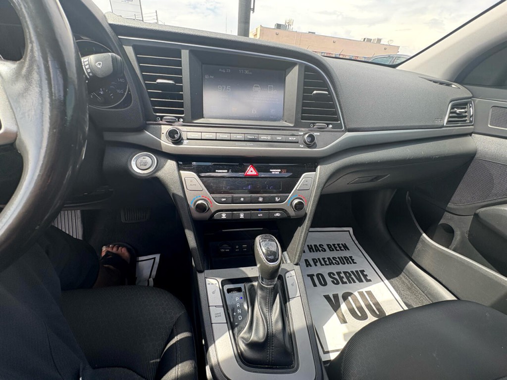 2018 Hyundai Elantra Image 18