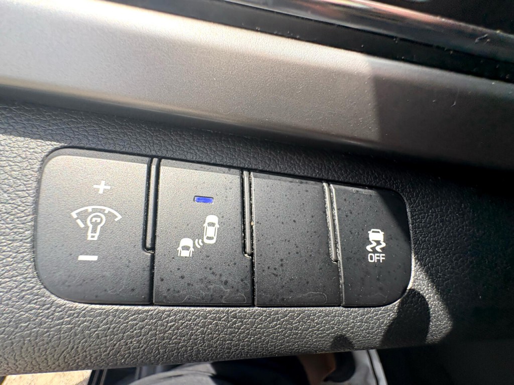 2018 Hyundai Elantra Image 22