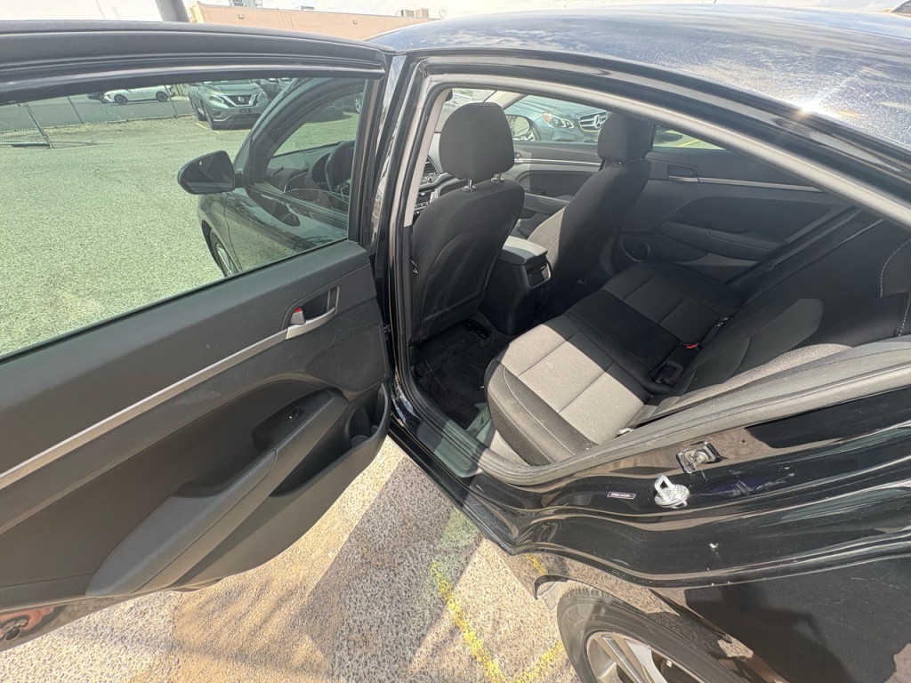 2018 Hyundai Elantra Image 23