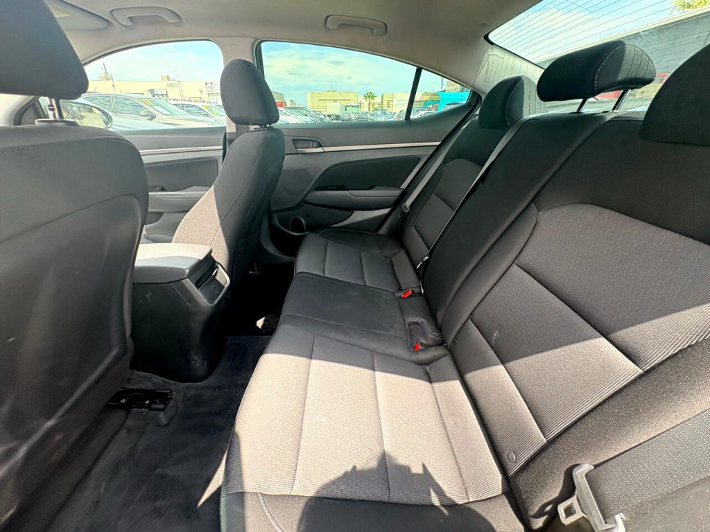 2018 Hyundai Elantra Image 24