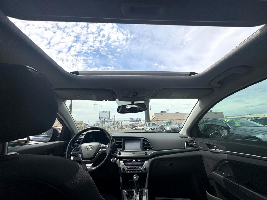 2018 Hyundai Elantra Image 25