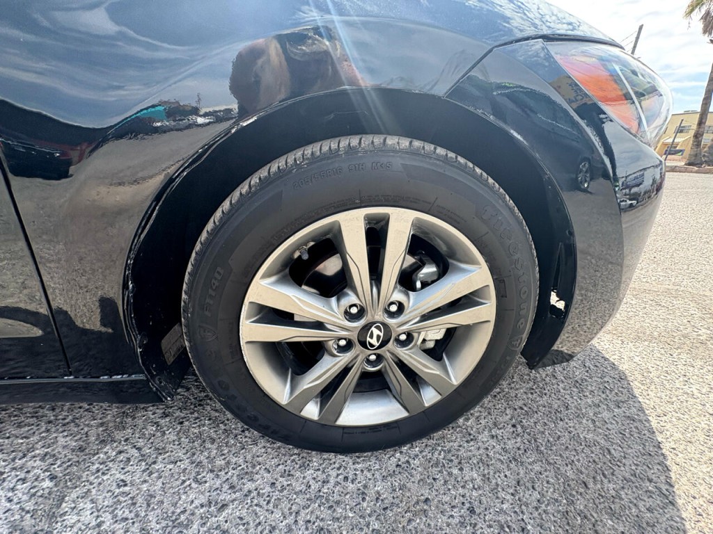 2018 Hyundai Elantra Image 30