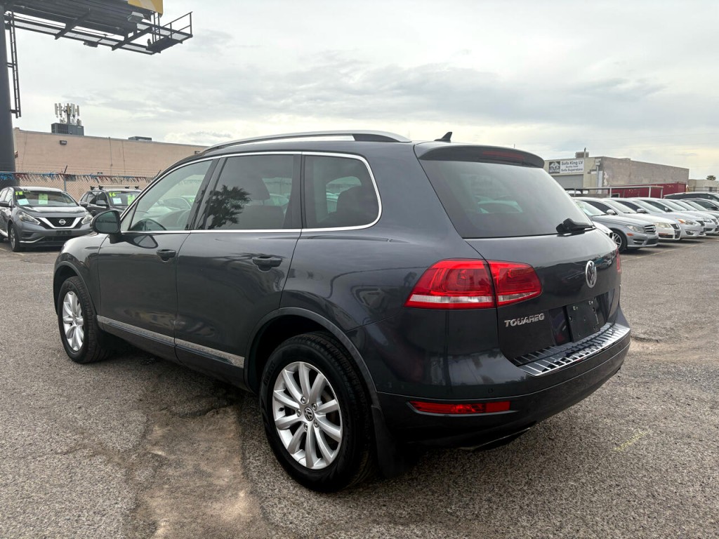 2012 Volkswagen Touareg Image 3