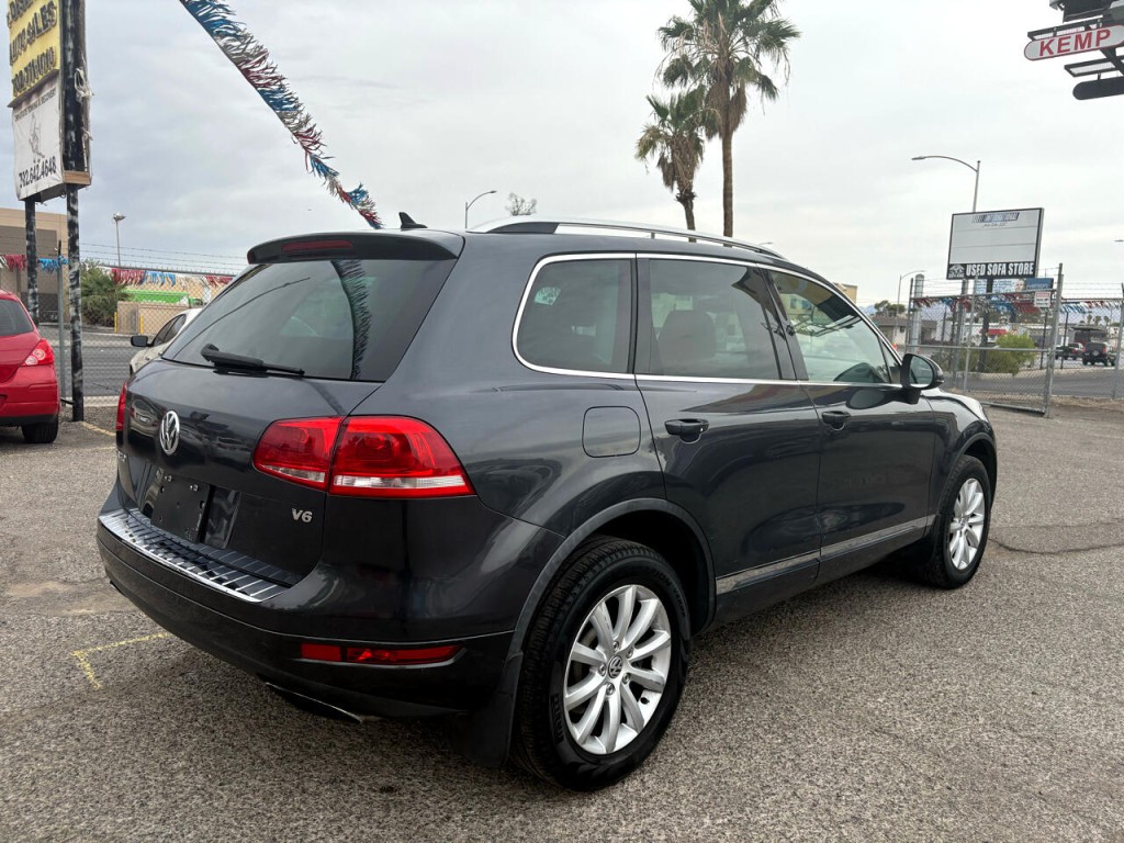 2012 Volkswagen Touareg Image 5