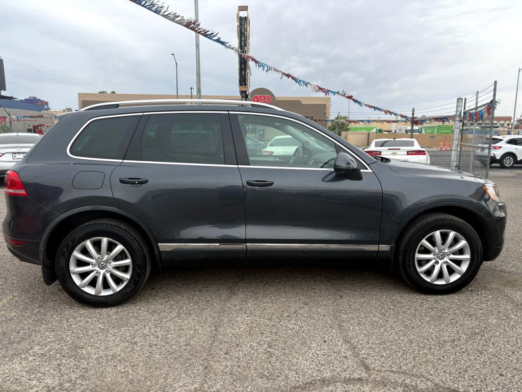 2012 Volkswagen Touareg Image 6