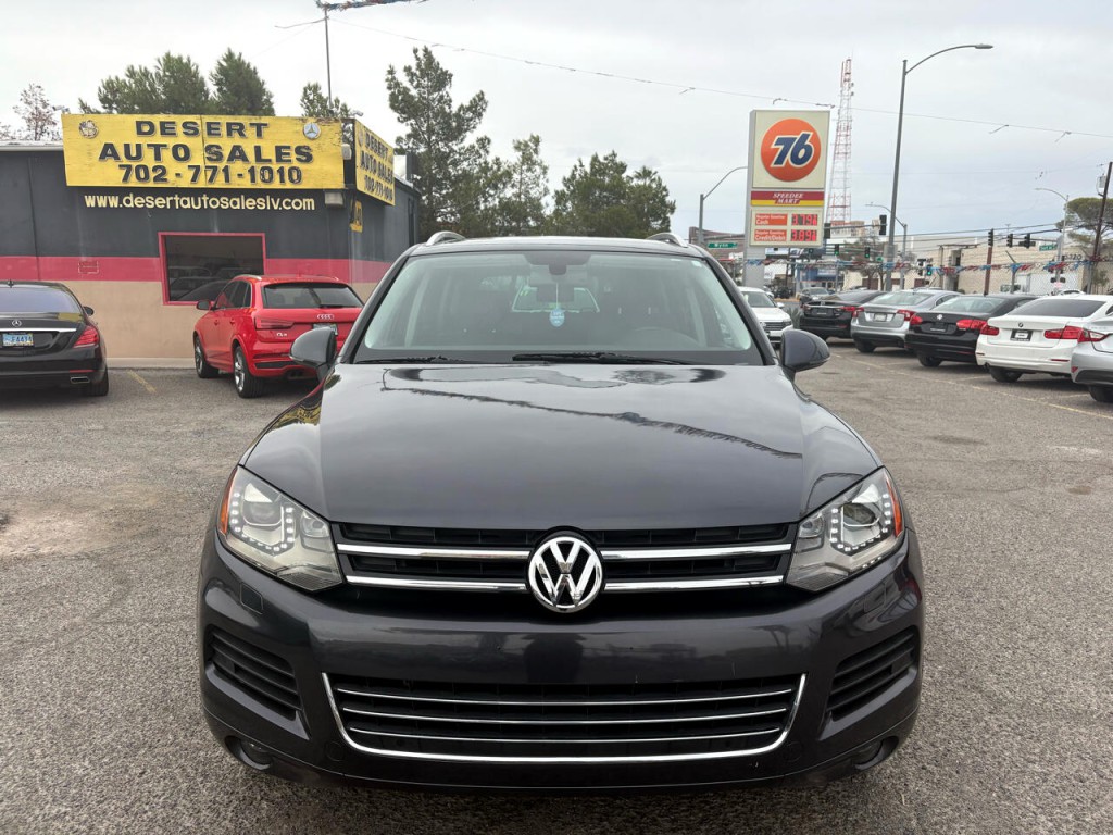 2012 Volkswagen Touareg Image 8