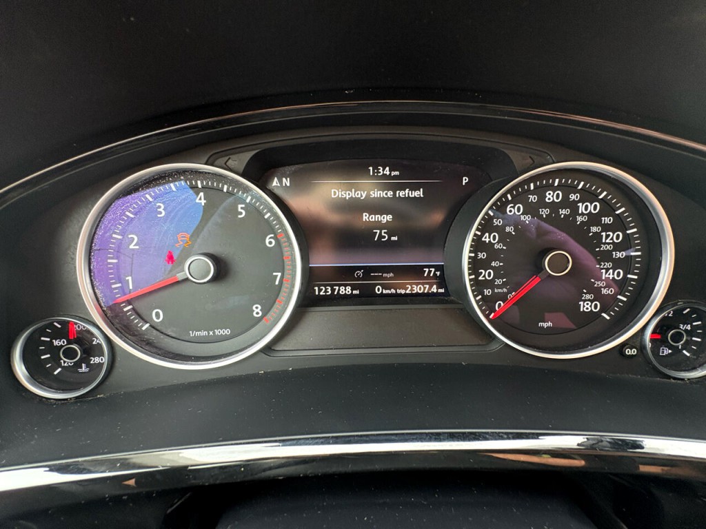 2012 Volkswagen Touareg Image 13