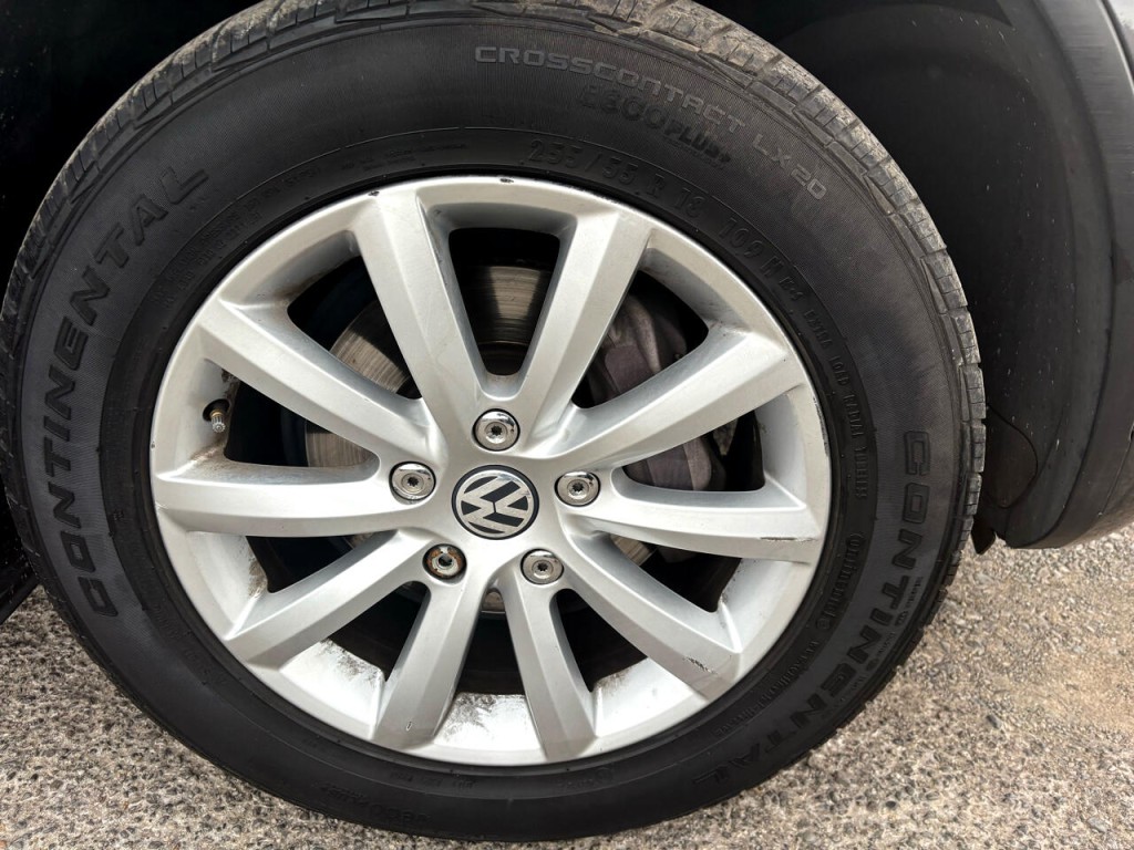 2012 Volkswagen Touareg Image 22