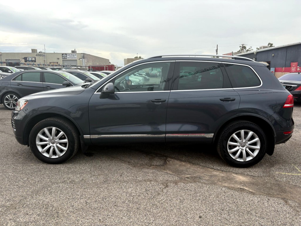2012 Volkswagen Touareg Image 3